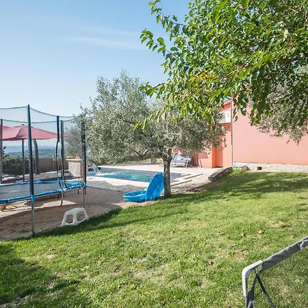 Nice Home In Buje With Wifi *