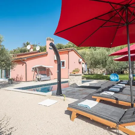 Pet Friendly Home In Buje Holiday home Buje