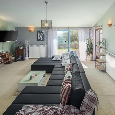 Nice Home In Buje With Wifi