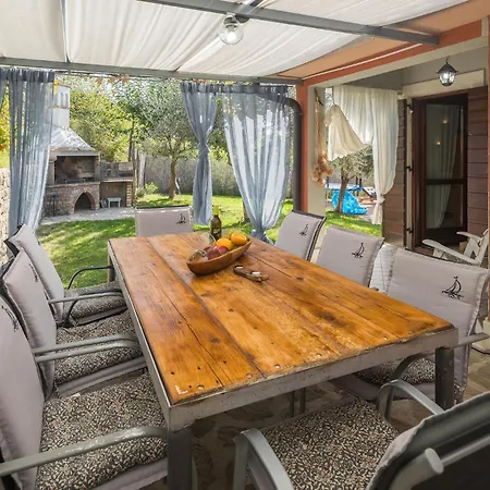 Pet Friendly Home In Buje Buje